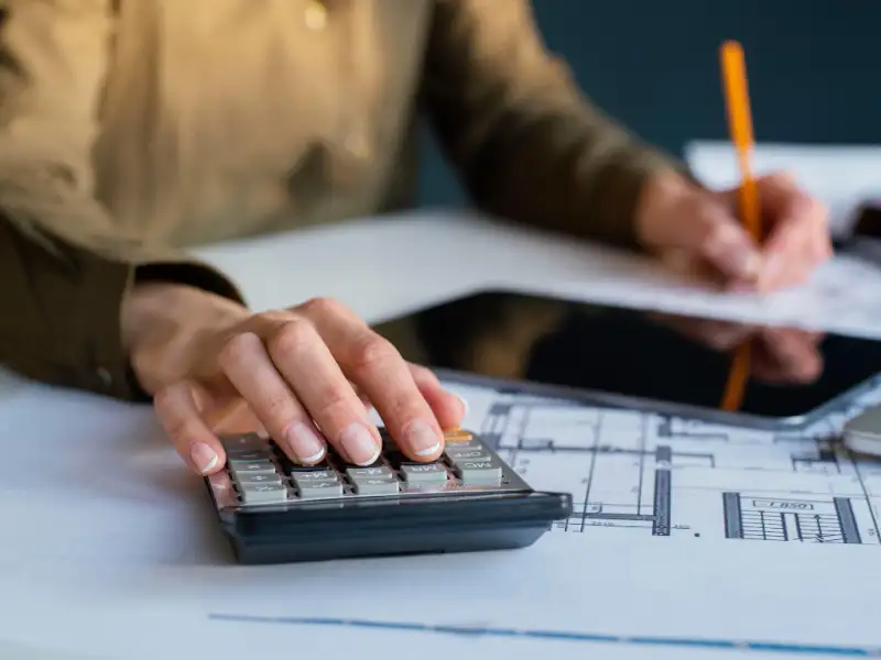 Contabilidad Contador registrando venta de propiedad